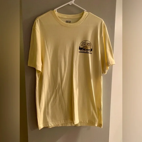 Izod Yellow Short Sleeve Tee With Dog  Graphic Casual Comfort - Picture 3 of 3